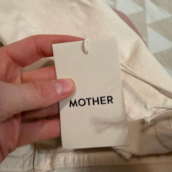 The Insider Crop Step Fray in You Chalk Ivory
MOTHER - Picture 7 of 7